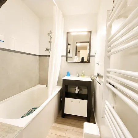 Apartment Confortable 2 Pieces A Avec Parking, Proche - Fr-1-338-11 *