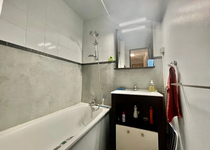 Confortable 2 Pieces A Avec Parking, Proche - Fr-1-338-11 Сет